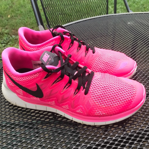 hot pink nike free run